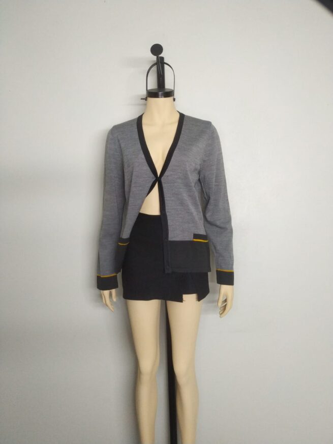 Chompa gris lineas mostaza M