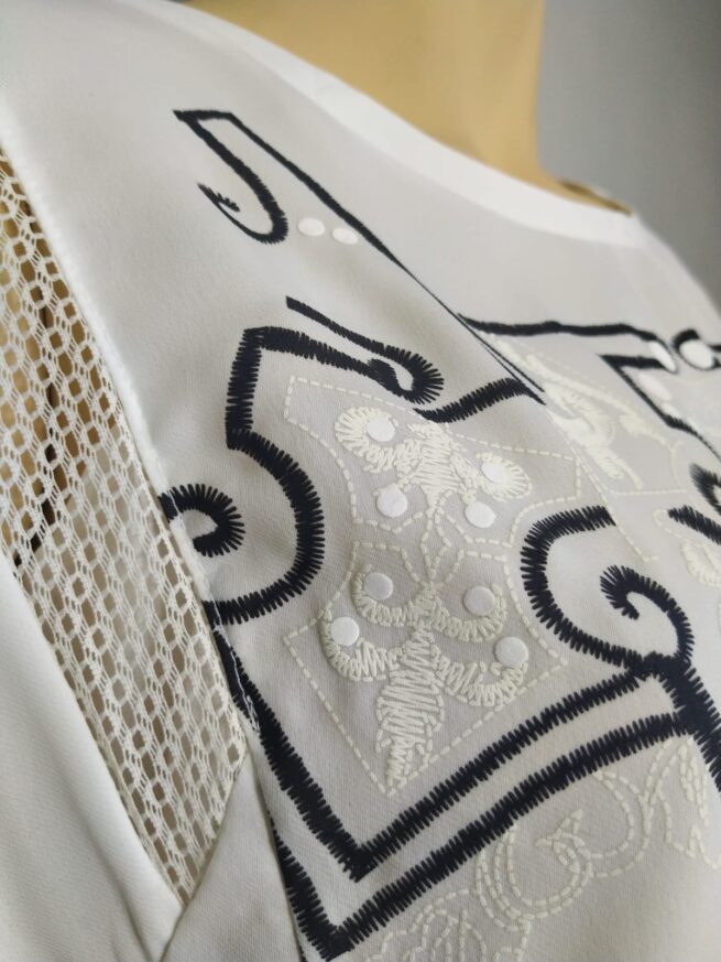 Blusa blanca diseño M - Imagen 4