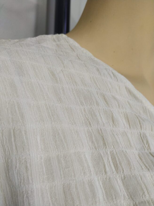 Blusa crema corrugado M - Imagen 4