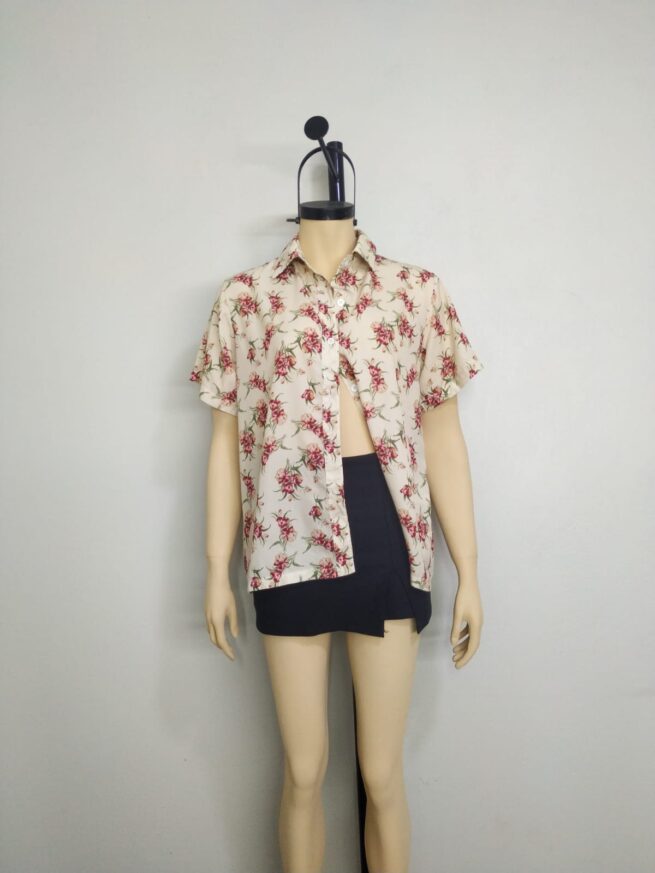 Camisa crema floreada M - Imagen 2