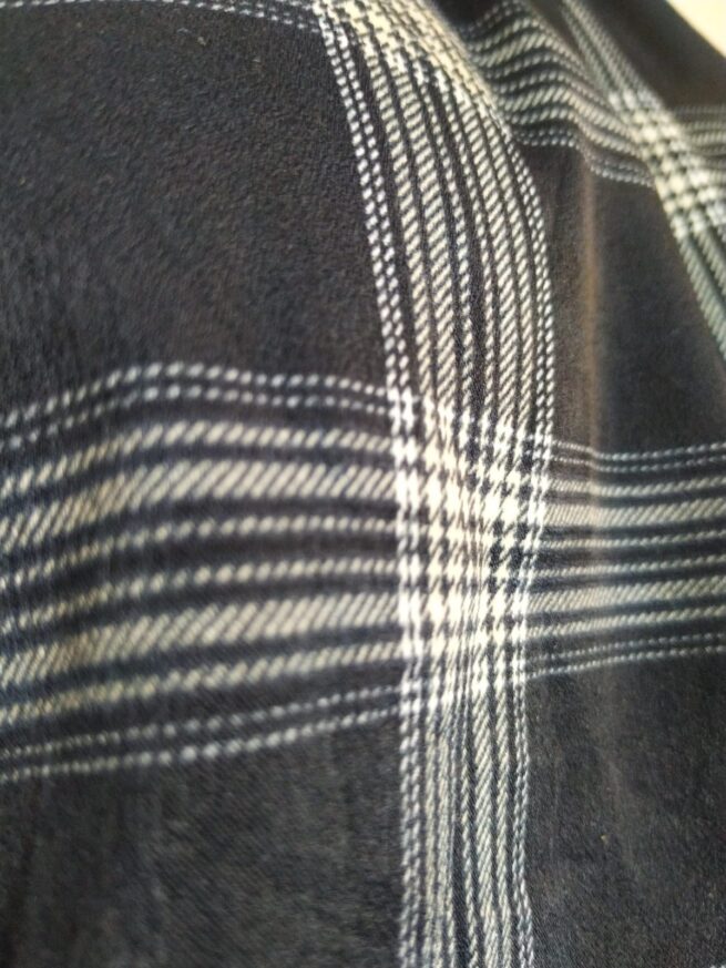Blusa negra cuadros ML - Imagen 5