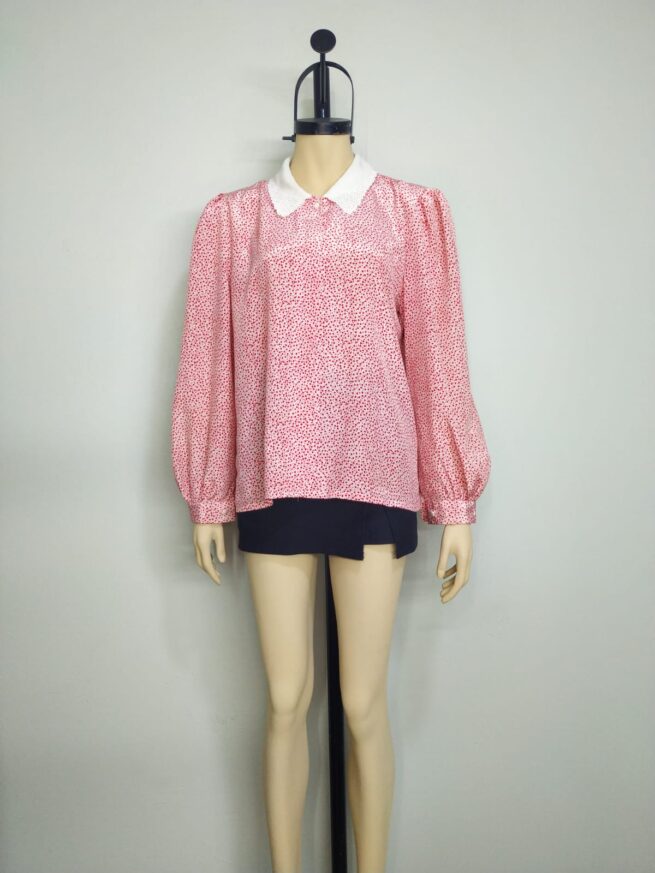 Blusa blanca puntos rojos M L - Imagen 3