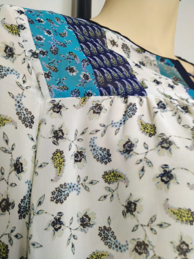 Blusa gasa blanca borde azul ML - Imagen 5