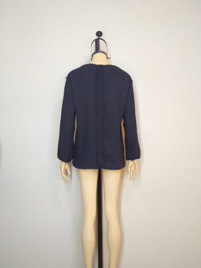 Blusa negra botones M - Imagen 2