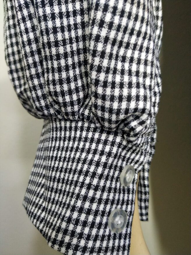 Blusa cuadros blanco negro SM - Imagen 5