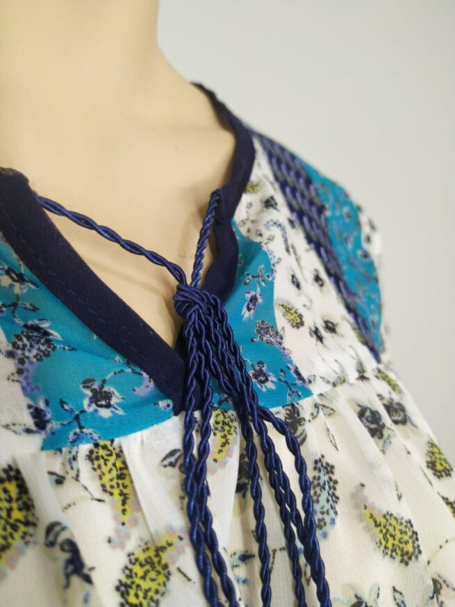 Blusa gasa blanca borde azul ML - Imagen 4