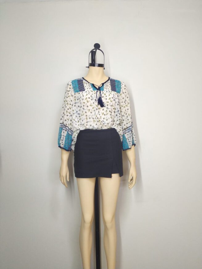 Blusa gasa blanca borde azul ML