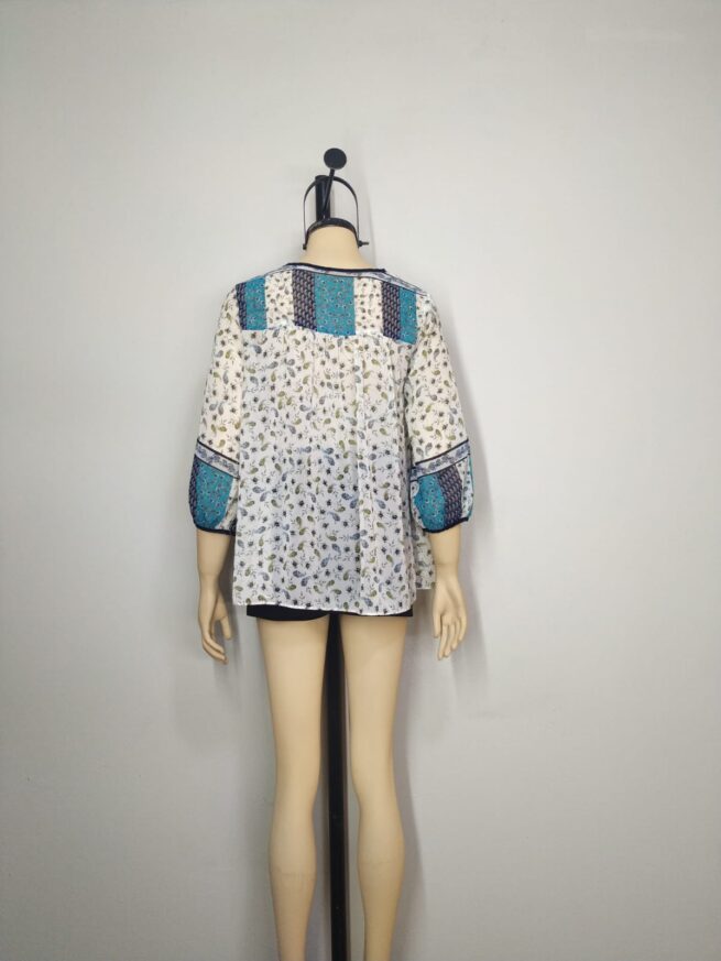 Blusa gasa blanca borde azul ML - Imagen 2
