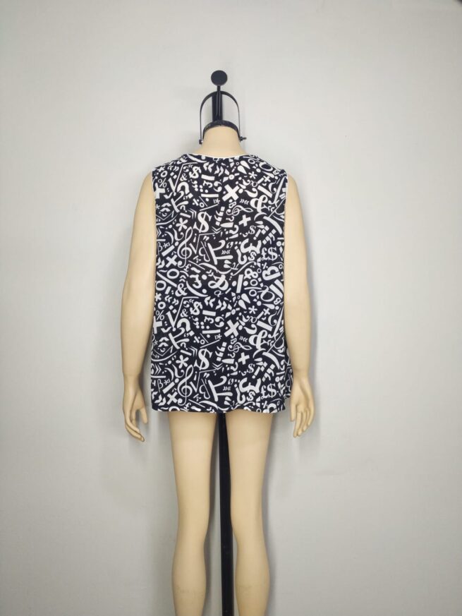 Blusa negra diseño L - Imagen 2