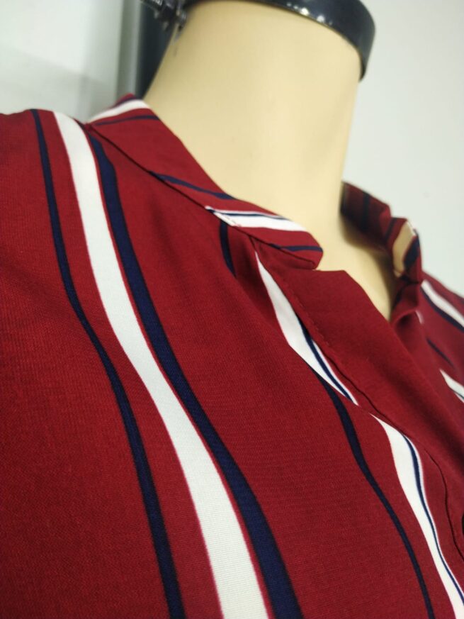Blusa guinda líneas M - Imagen 5
