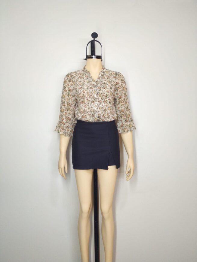 Blusa beige floreada M