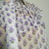 Blusa gasa blanca flores lila M - Imagen 5