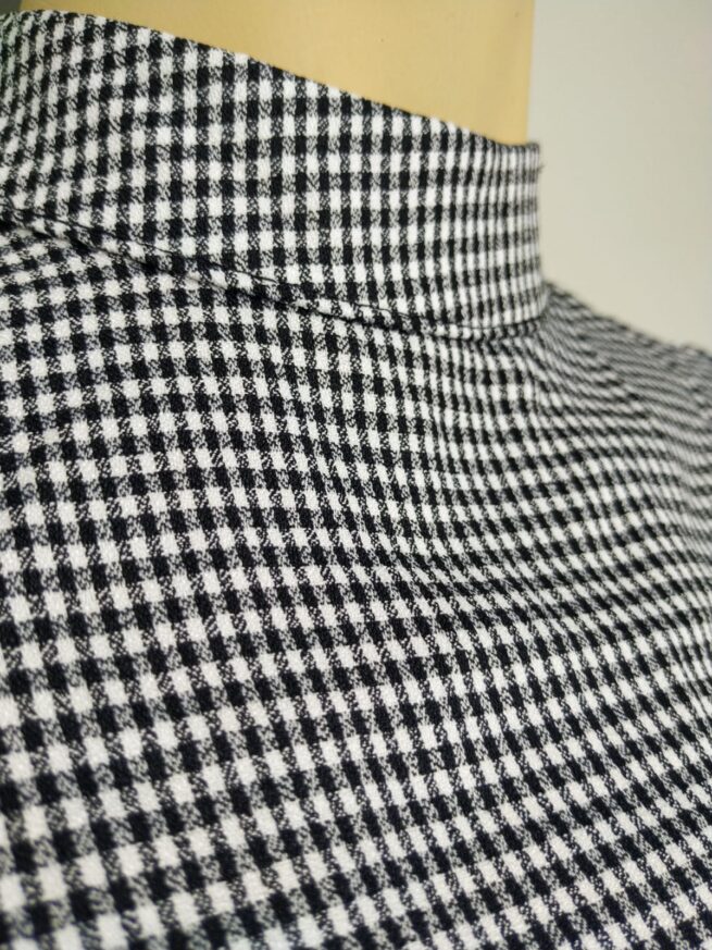 Blusa cuadros blanco negro SM - Imagen 4