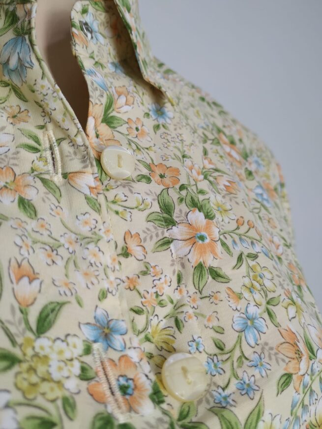 Blusa amarilla floreada M - Imagen 4