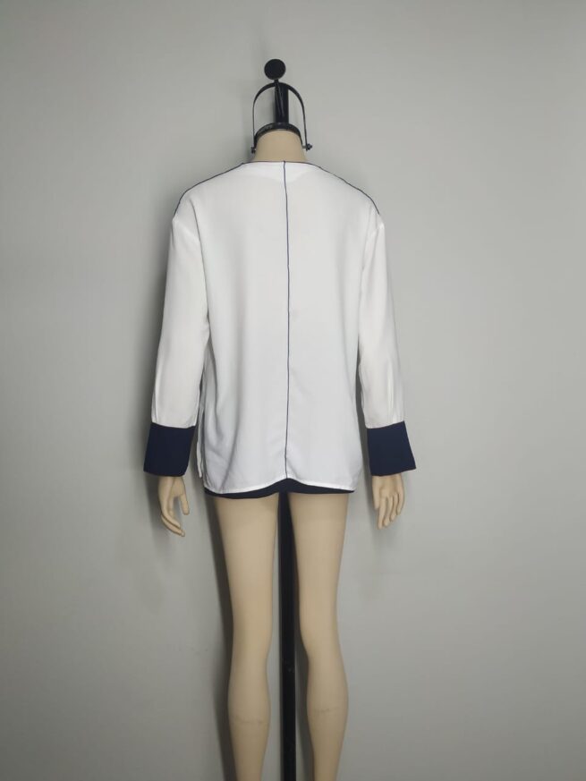 Blusa blanca linea azul M - Imagen 2