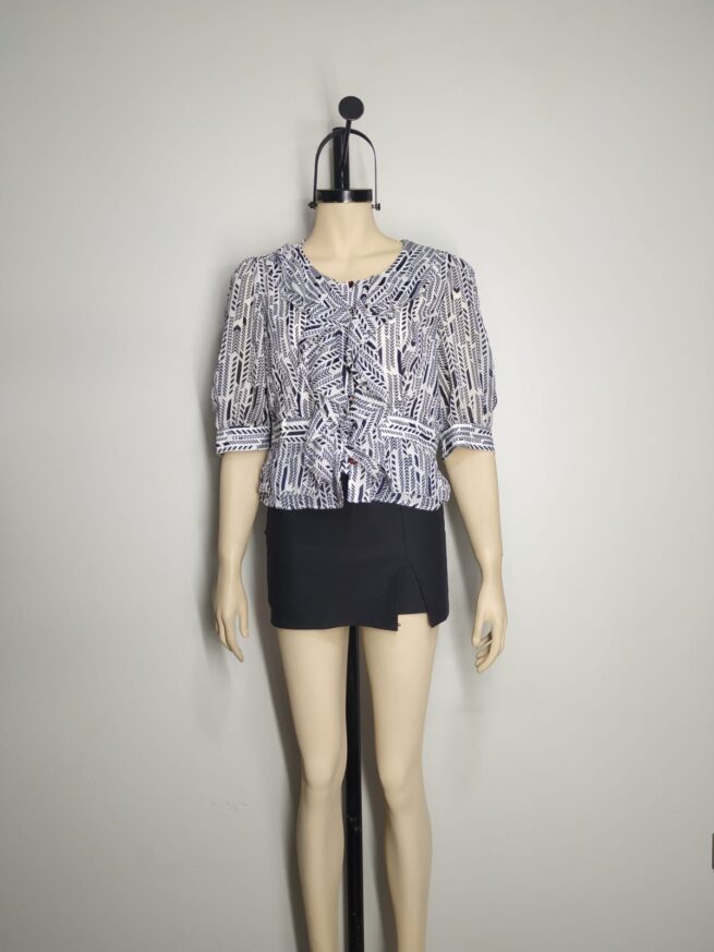 Blusa azul y blanca M