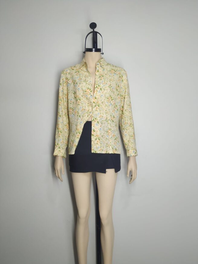 Blusa amarilla floreada M - Imagen 3