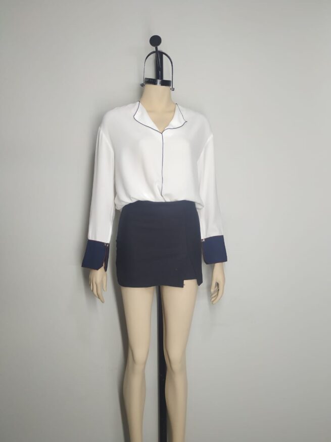 Blusa blanca linea azul M