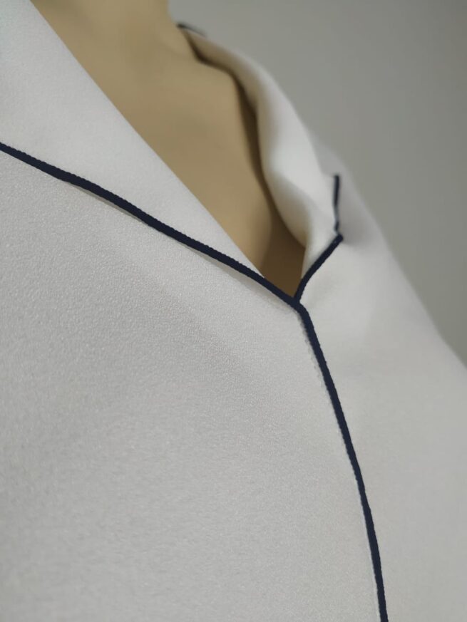 Blusa blanca linea azul M - Imagen 5