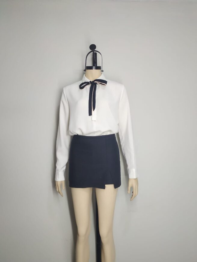 Blusa blanca corbata M