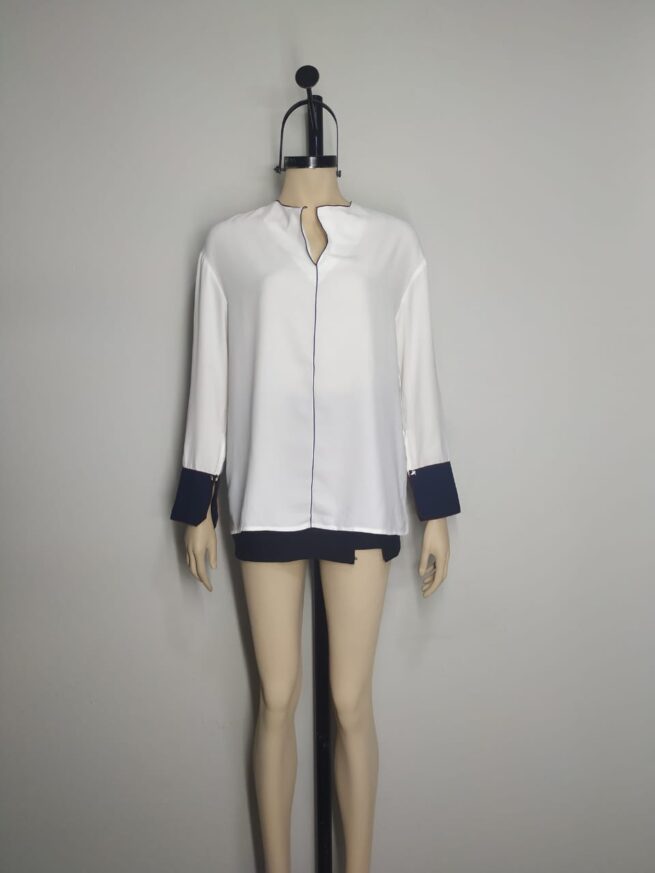 Blusa blanca linea azul M - Imagen 3