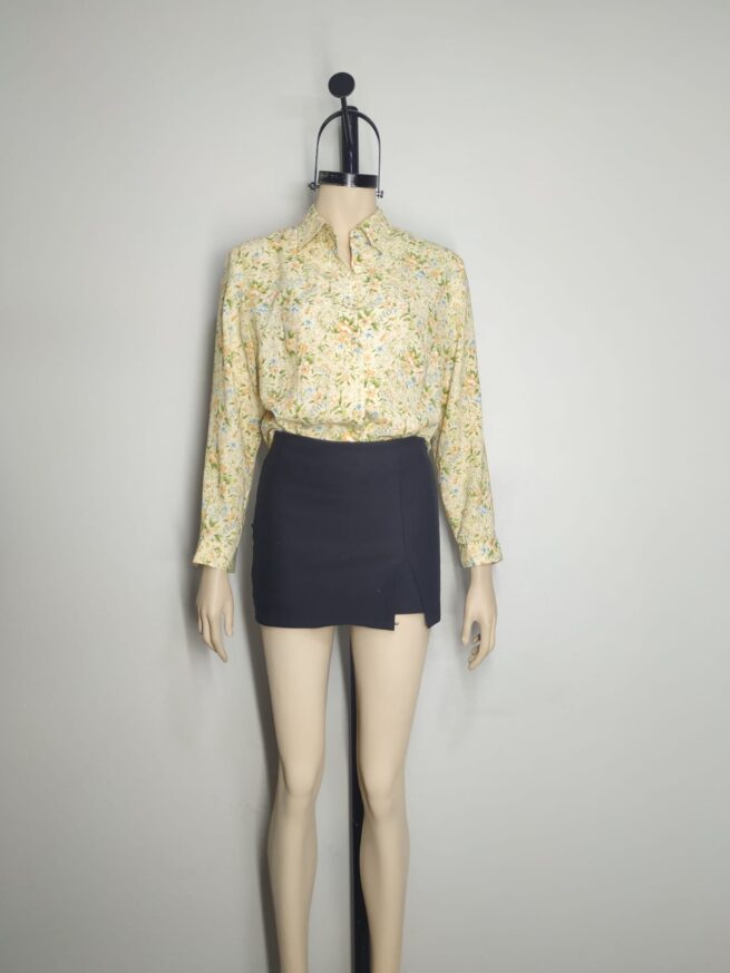 Blusa amarilla floreada M