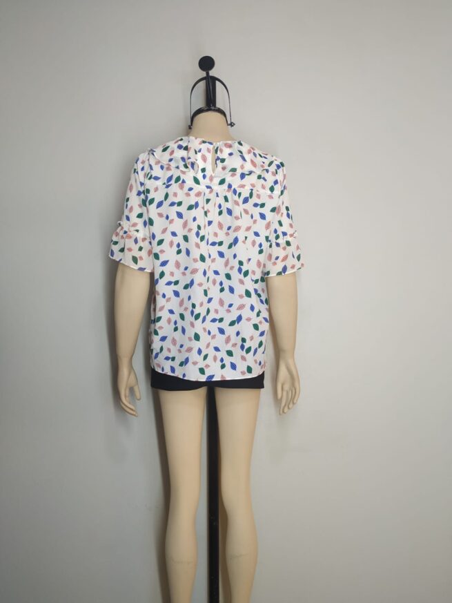 Blusa blanca diseño hojas M - Imagen 2