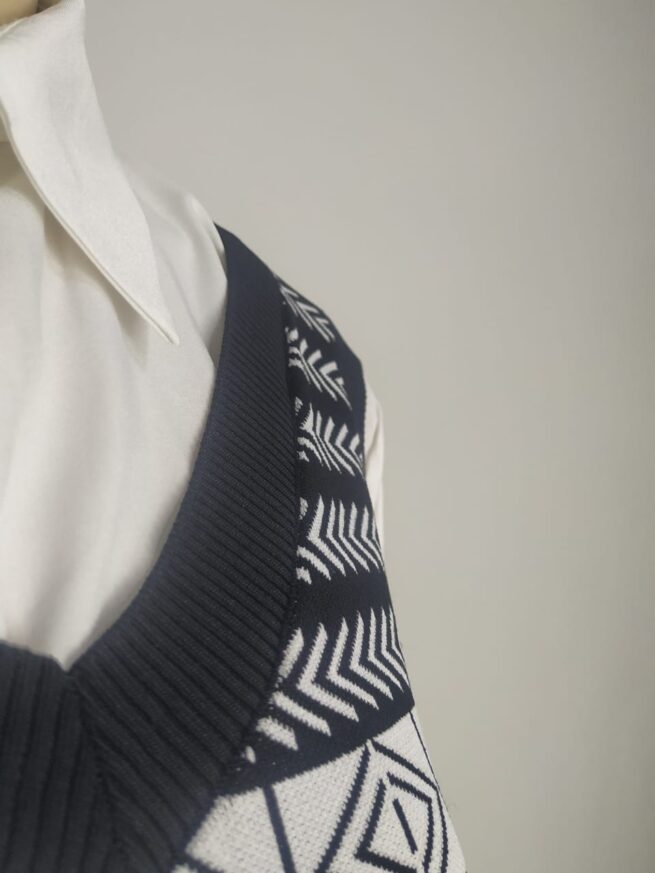Blusa blanca chaleco M - Imagen 3