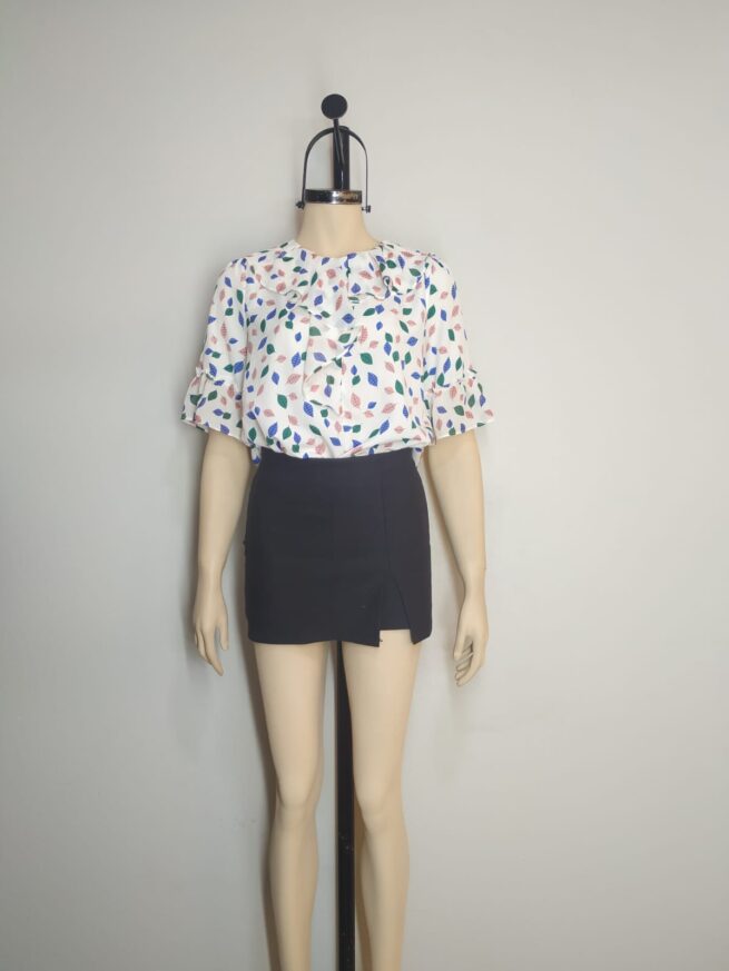 Blusa blanca diseño hojas M
